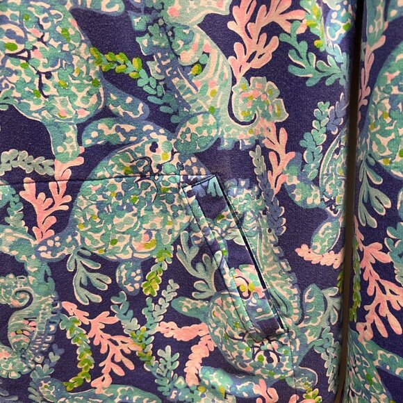 Lilly Pulitzer UPF 50+ Skipper Popover Corsica Blue Turtle Villa - Picture 4 of 5